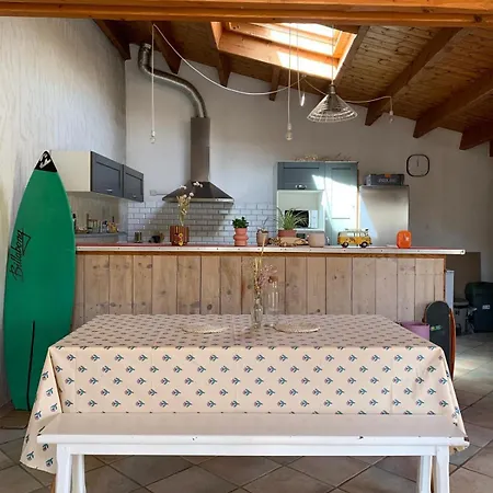 La Surfhouse Oleronaise Хостел Сен-Пьер-д'Олерон